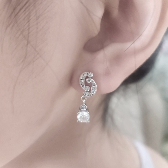 Dimond earing